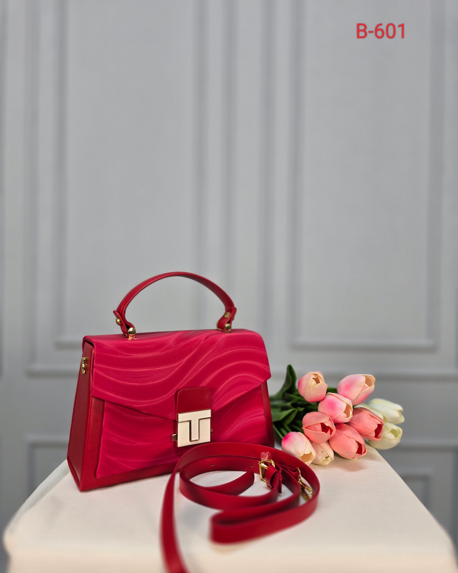 Crossbody strap ladies Bag